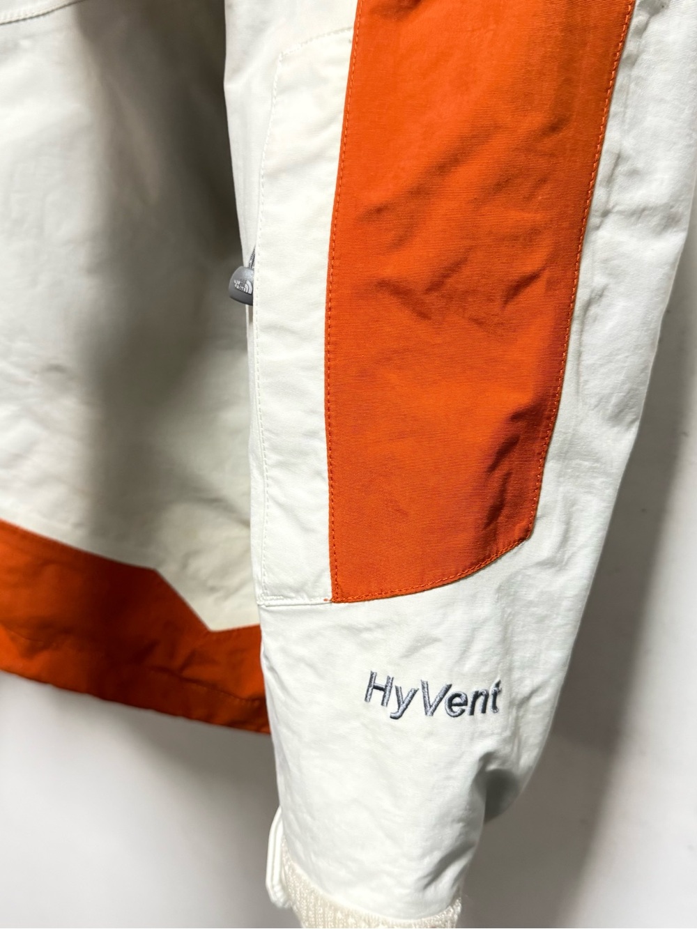 This is a The North Face Hyvent 3-in-1 insulated snow jacket in a white, orange - Picture 10 of 16